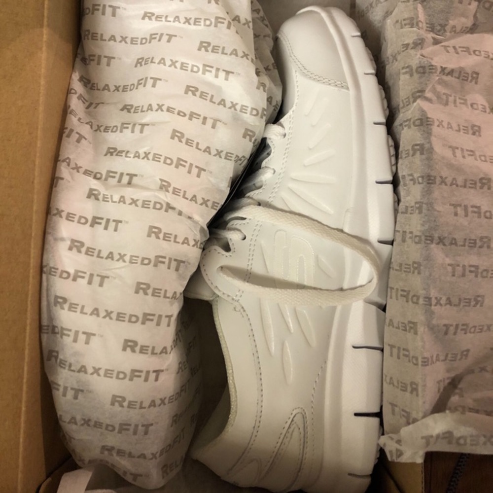NWT white sketchers shoes